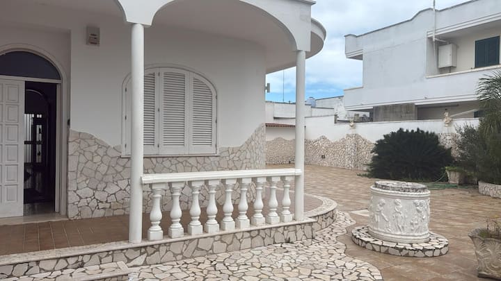 Villa Bianca Reale Con Immenso Giardino - Porto Cesareo