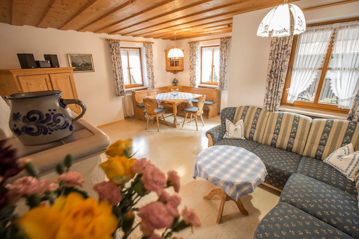 Holiday Flat 1: 75m², 2 Bedrooms, Terrace - Ainring