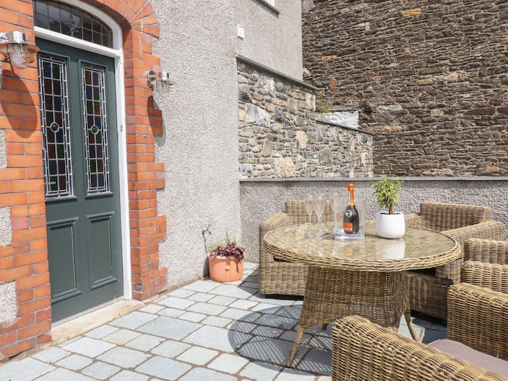 2 Llewelyn Street - Conwy