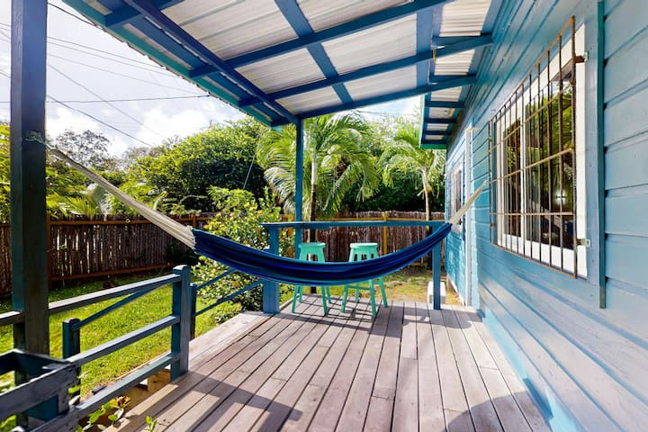 Tropical Studio with WiFi and Beach Proximity in Placencia