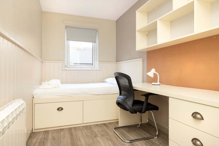 5-bedroom Duplex Flats At Meadow Court - Edinburgh