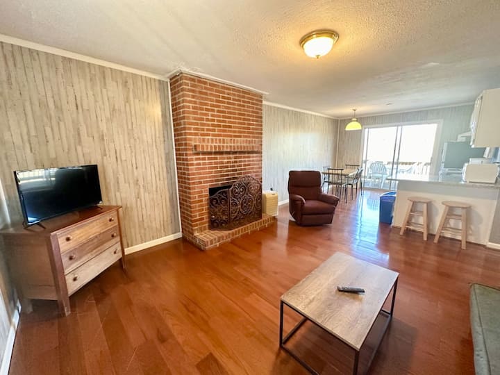 Cottage 11- Lee’s Ford Marina - Bronston, KY
