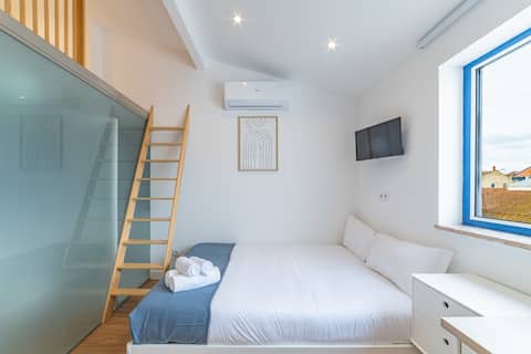 Top Airbnb: Mezzanine Smart Studio | AC & city view in Penha De França