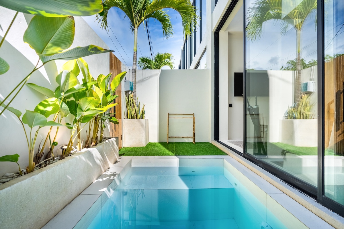 Villa in South Kuta · ★5.0 · 1 bedroom · 1 bed · 1 private bath, Airbnb karşılaştırması