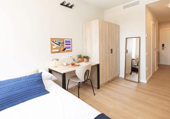 Estudios Superiores Con Baño En Yugo Terrassa - Terrassa