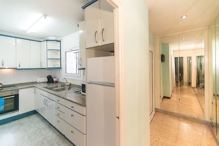 Canal-front House With Private Pool & Parking - Empuriabrava