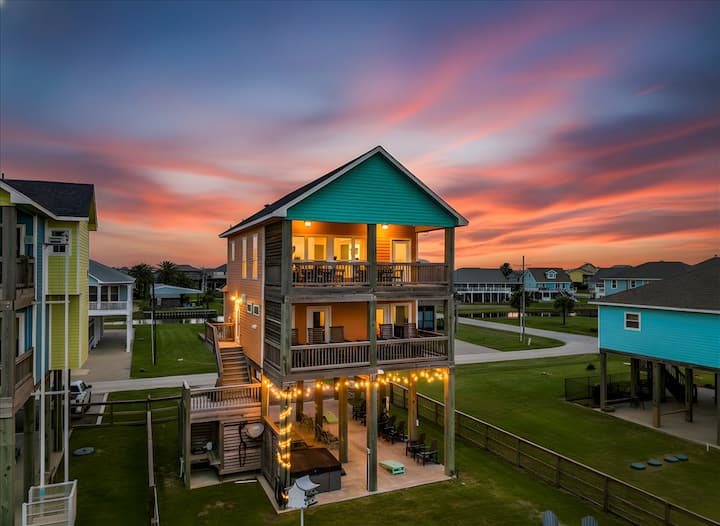 Crystal Beach 3br | Hot Tub | Fire Pit | Sleeps 8 - Crystal Beach, TX