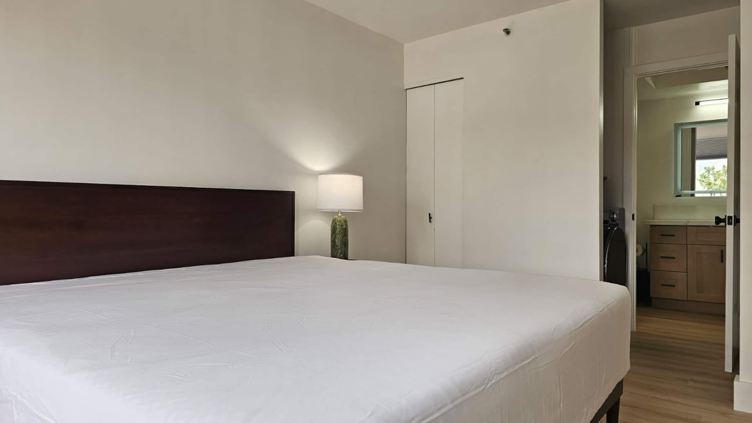 Condo in Honolulu · ★4.88 · 1 bedroom · 2 beds · 1 bath - Image 9