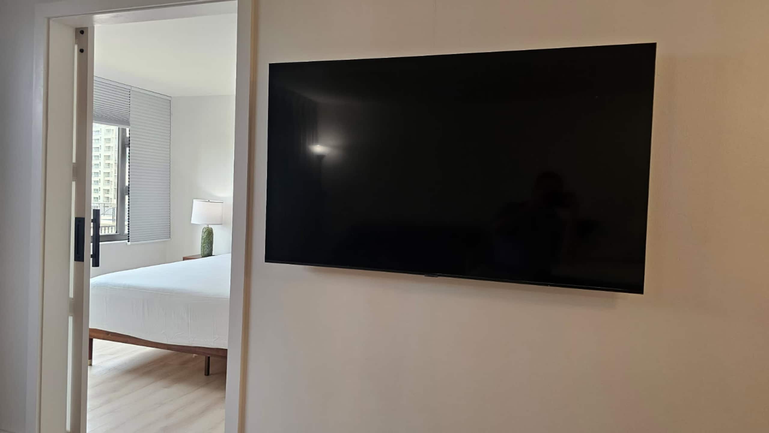 Condo in Honolulu · ★4.88 · 1 bedroom · 2 beds · 1 bath - Image 4