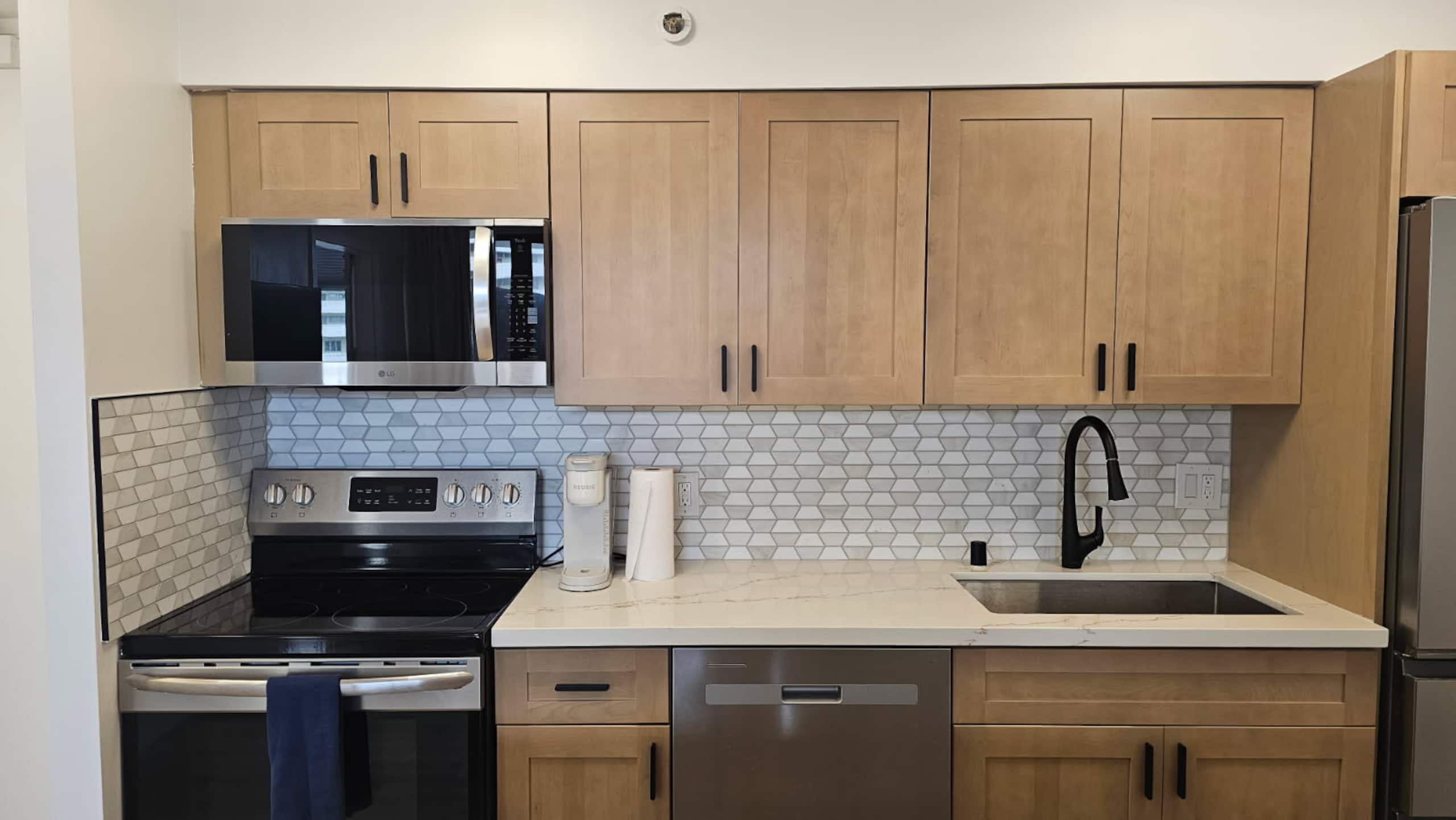 Condo in Honolulu · ★4.88 · 1 bedroom · 2 beds · 1 bath - Image 5
