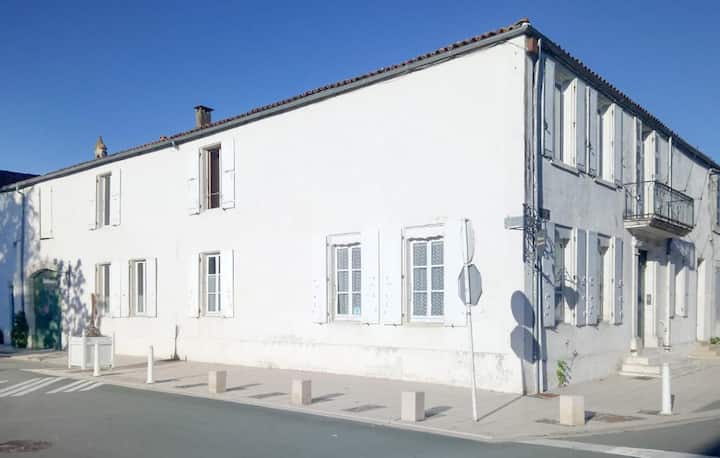 3 Bedroom Cozy Home In Le Château-d'oléron - Île d'Oléron