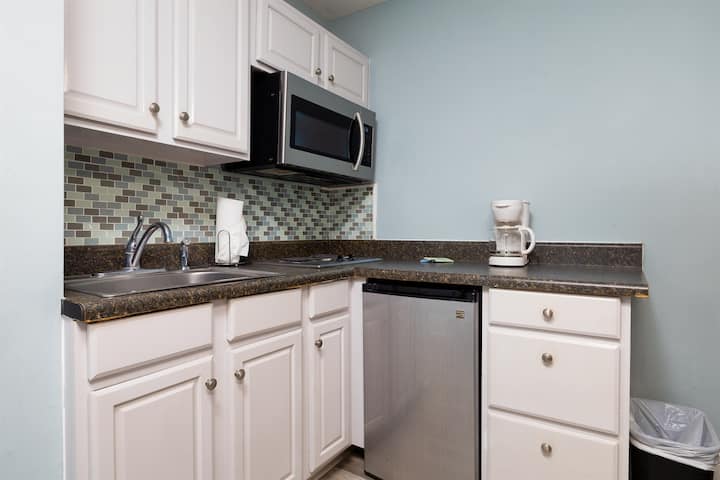 Surf City Stay – Topsail Tranquility Motel Unit - Surf City, NC
