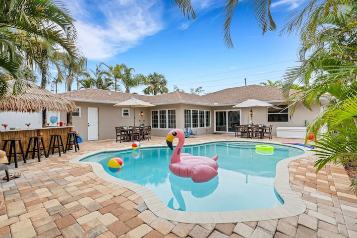 Summer Breeze | Beachside Pool Home  Tiki Bar  Sleeps 20  770 Mandalay - Clearwater Beach, FL