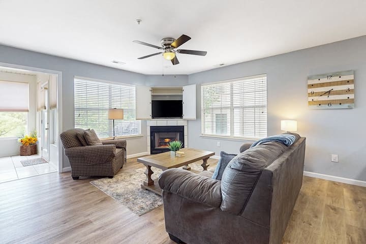 Classic 2br Condo - Sun Porch - Golf Course & Pool - ブランソン, MO