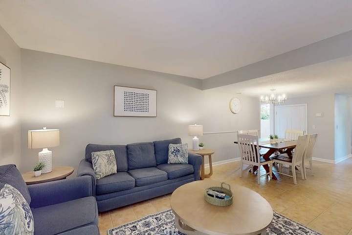 Comfortable Getaway With Pool, Full Kitchen, Ac, I - Hilton Head Island