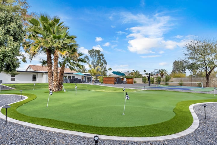 Entertaining Estate: Pickleball, B-ball & Golf! - Houses for Rent in ...