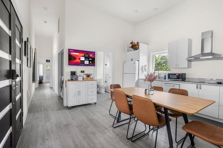 3br Modern Gem In The Center, Near Disneyland - Huntington Beach, CA