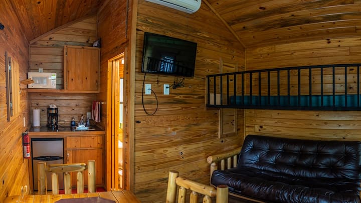 Cozy Cottage W/ Fire Pit | Sleeps 5 Gettysburg Koa - Gettysburg, PA