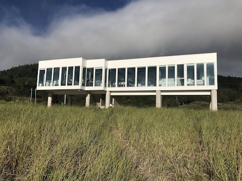 Cleanline Beach House: Modern Oceanfront Luxury