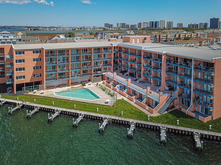 Bayfront Condo With Pool - Ocean City, MD