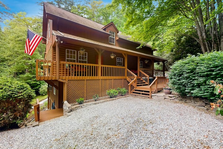 Dog-friendly Cashiers Retreat, Waterfall, Fire - Tuckasegee, NC