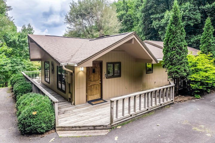Secluded Dog-friendly Home W/wrap-around Deck - Waynesville, NC