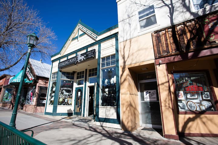 Downtown Estes | Rooftop Patio | The Hideout Ev - 에스테스 파크