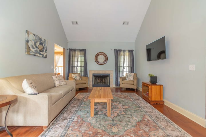 Creekside Stay Near Fort Benning Sleeps 12! - Columbus, GA
