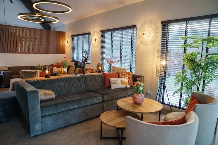 Wellness Villa With 2 Saunas & Jacuzzi - Oisterwijk