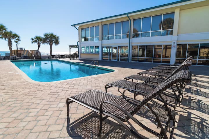 Relaxed Coastal Stay Near Beach & Pool - Pawleys Island, SC