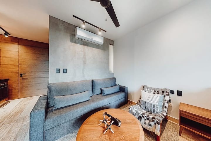 Bright Condo: Rooftop Ocean Pool, Walk To Beach - Playa del Carmen