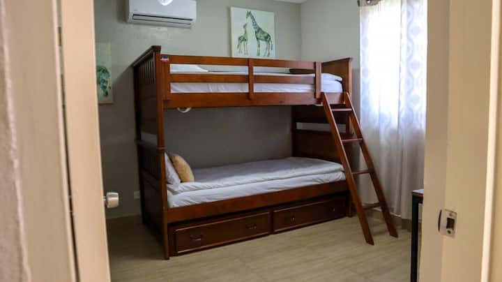 DEUX LITS SIMPLES OU UN LIT SUPERPOSÉ