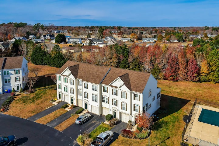 Townhomes Of Providence Townhome W/community Pool, - デラウェア州