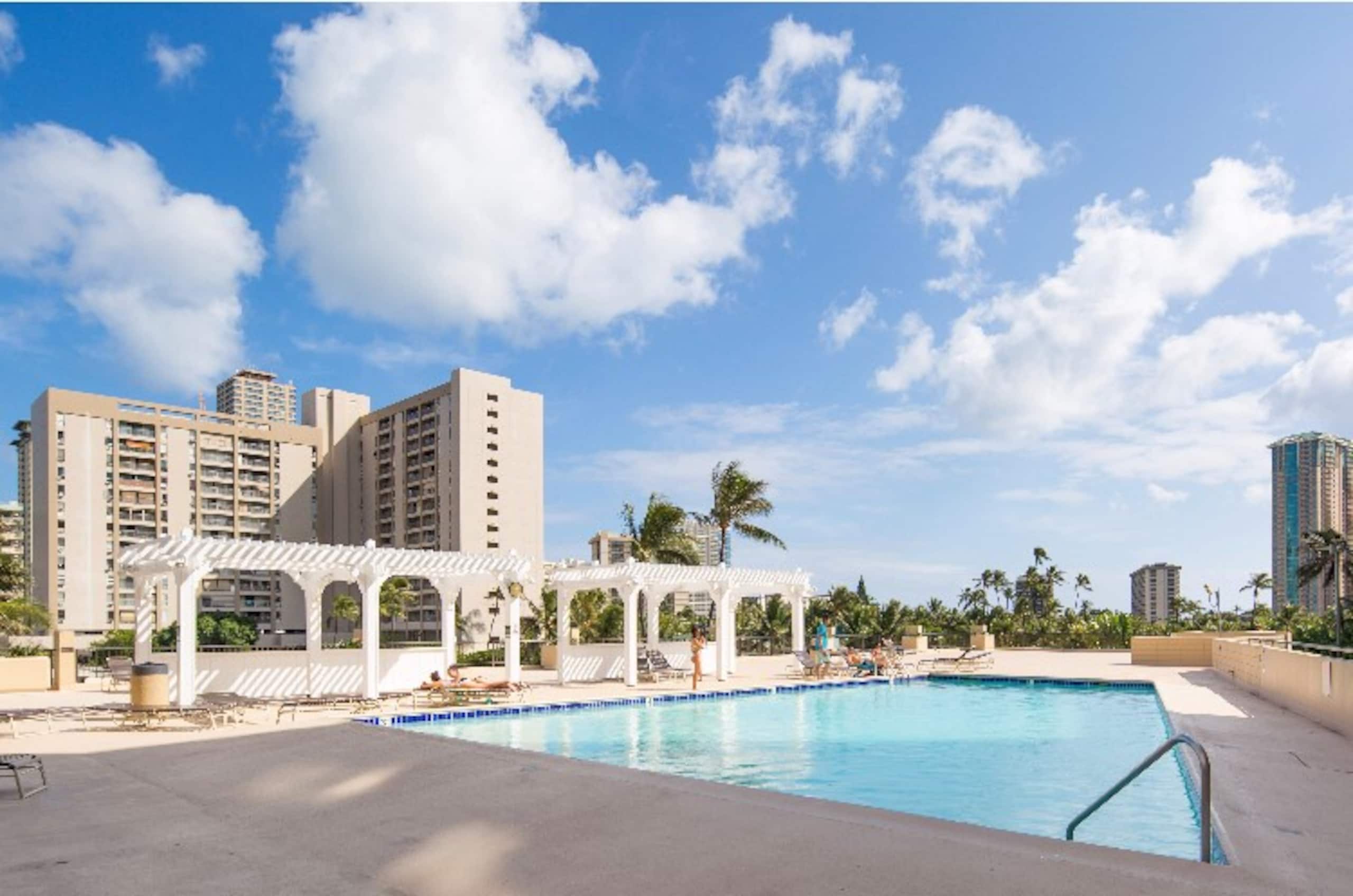 Condo in Honolulu · ★4.0 · Studio · 1 bed · 1 private bath - Image 24