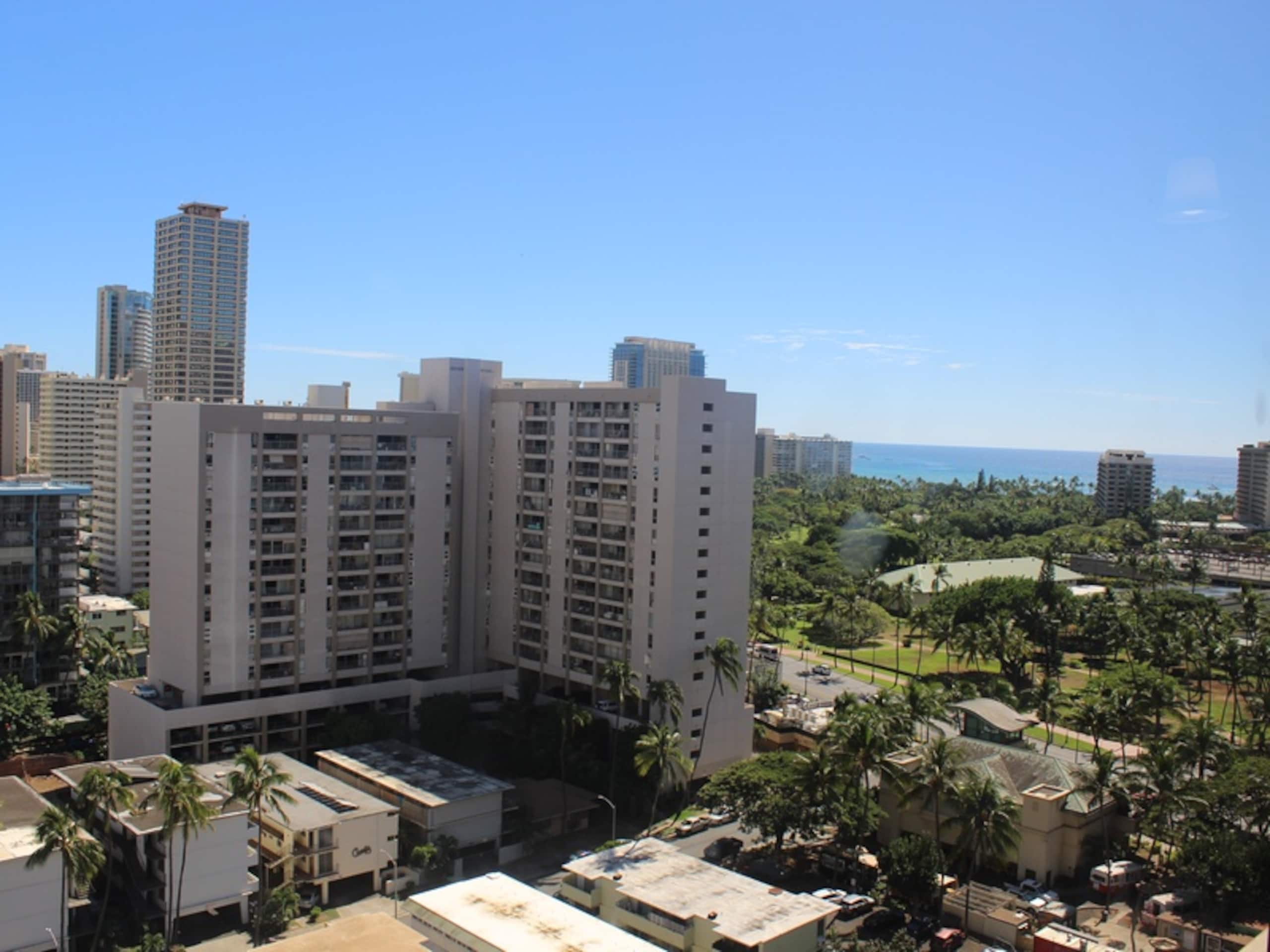 Condo in Honolulu · ★4.0 · Studio · 1 bed · 1 private bath - Image 31