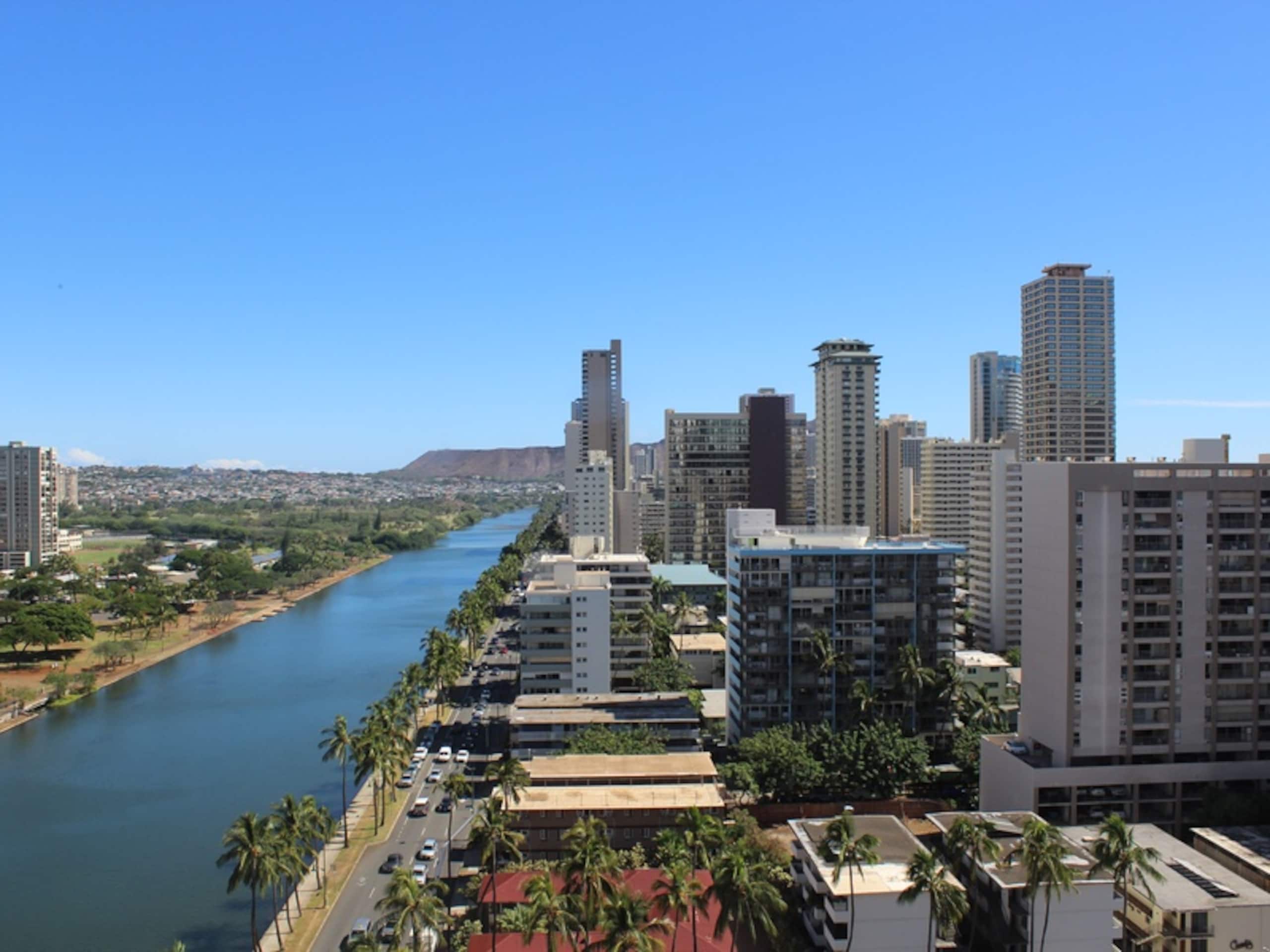 Condo in Honolulu · ★4.0 · Studio · 1 bed · 1 private bath - Image 33