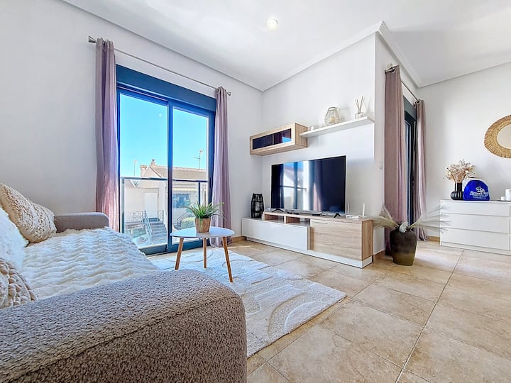 Stylish Apartment In Central Location - La Manga del Mar Menor
