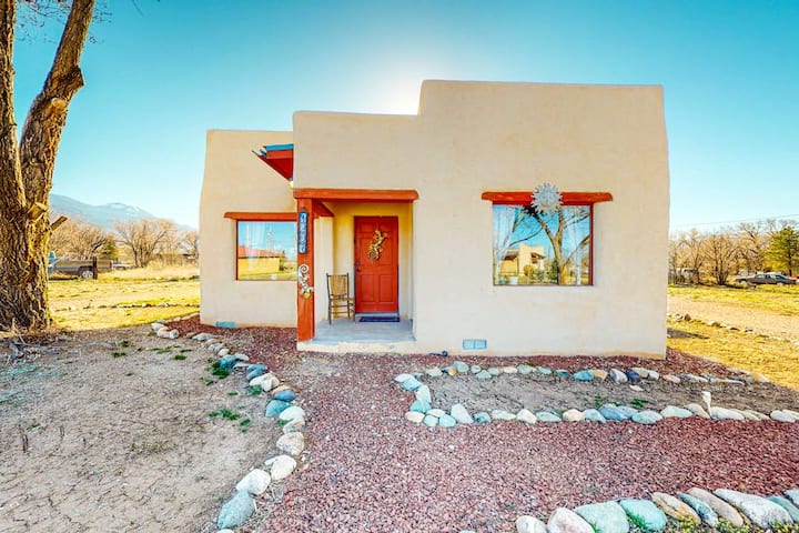 Medina Casita - Mountain Views, Firepit, Pets Okay - Taos, NM