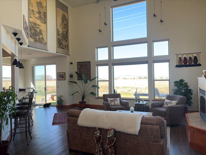 Newly Available! Private, Hot Tub, Stunning Views - Bozeman, MT