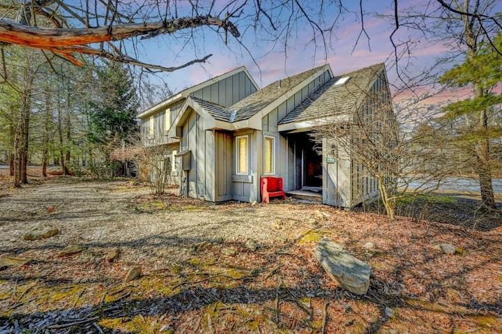 Mystic Lodge | Walk To Big Boulder Slopes - Lake Harmony, PA