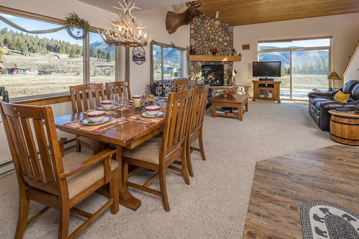 New! Patio, Fireplace, Town Center Nearby! - Big Sky, MT
