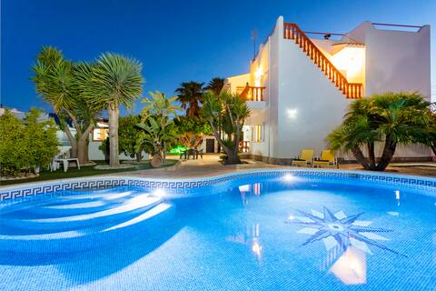 Villa in Ibiza - sleeps 9 - Villa Mali