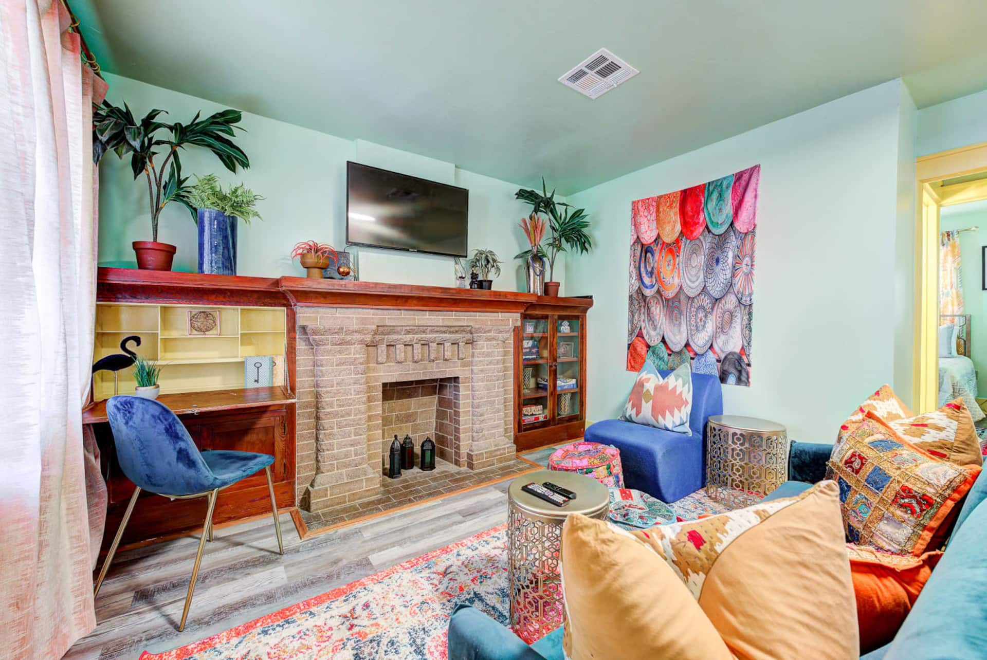 Canary Cottage-brighten your stay-central NW OKC