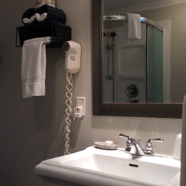 Petite Chambre éConomique - Trois-Rivières