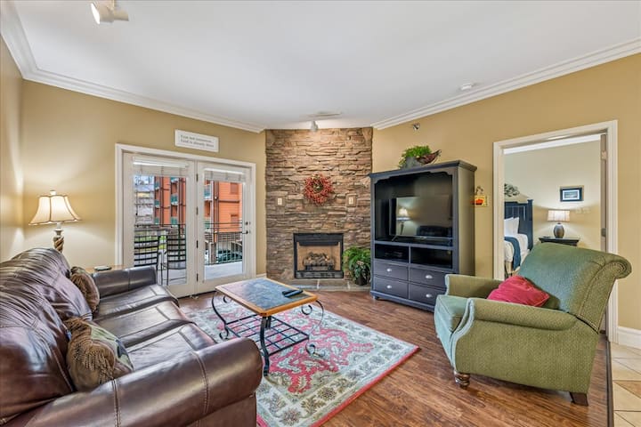 Baskins Creek 110 - Fireplace - Steps To Downtown - Gatlinburg, TN