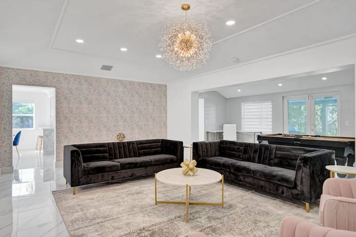 4300 Sf Beach Home W/ Heated Pool & Walk To Beach - Hollywood, FL