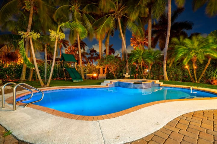 4300 Sf Beach Home W/ Heated Pool & Walk To Beach - Hollywood, FL