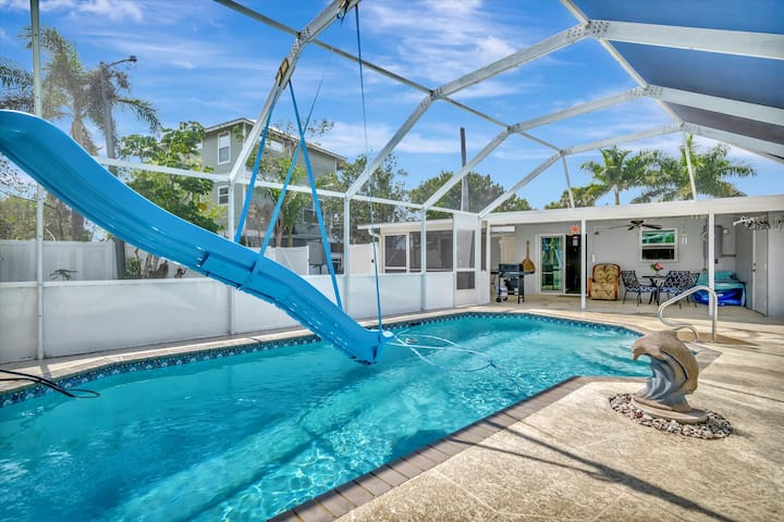 Pool & Slide! Waterfront Home With Private Dock! - Fort Myers, FL