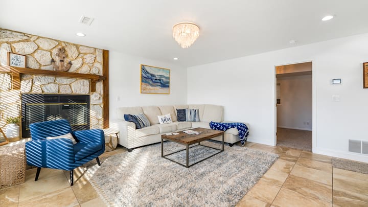 Luxury Lakefront Retreat | Private Dock 14x40 Slip - Sunrise Beach, MO
