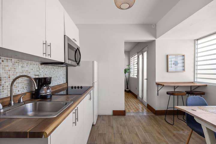 Great Location | Small Groups | Wifi And Ac - San Juan, Puerto Rico
